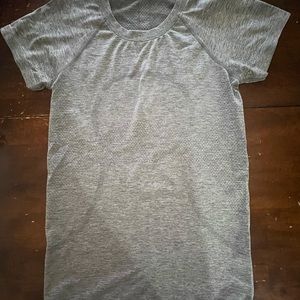 Womens lululemon swiftly tech short sleeve gray size 6